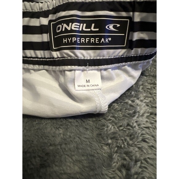 Medium Oneill Laney 2" Printed Stretch Boards Short, Black/White - Picture 2 of 8
